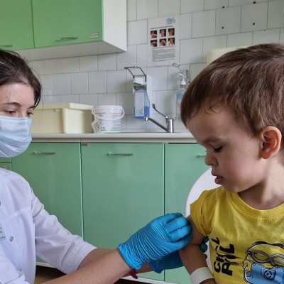 Изображение Свердловские медики применяют инновационный препарат для лечения редкого заболевания у детей 